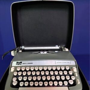 Super Sterling Typewriter - Gray